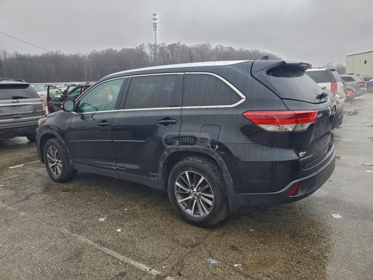 Toyota Highlander 2019 — photo 2