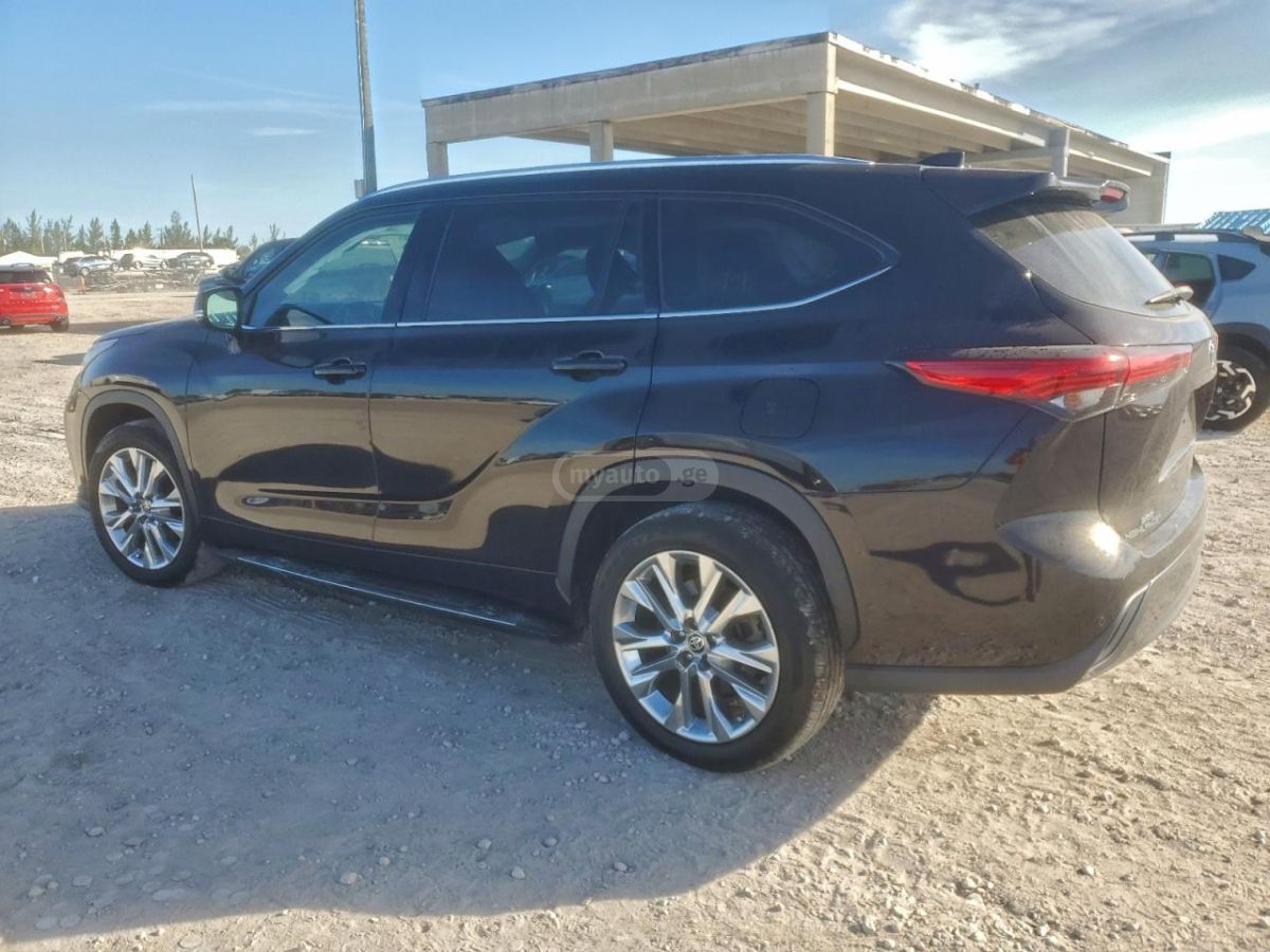 Toyota Highlander 2021 — photo 2