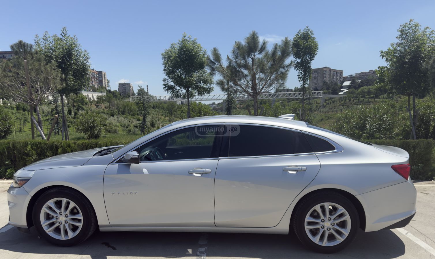 Chevrolet Malibu 2017 — photo 2