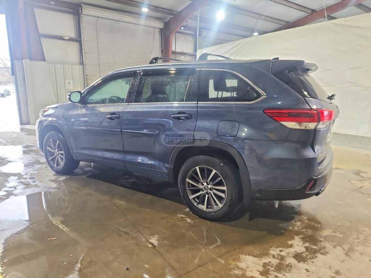 Toyota Highlander 2018 — photo 2