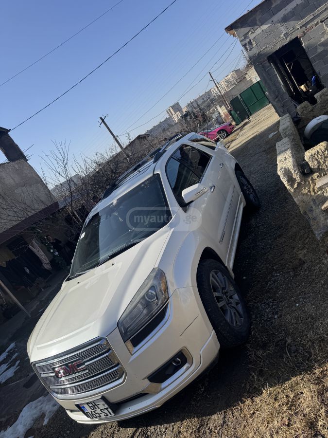 GMC Acadia 2014 — photo 2