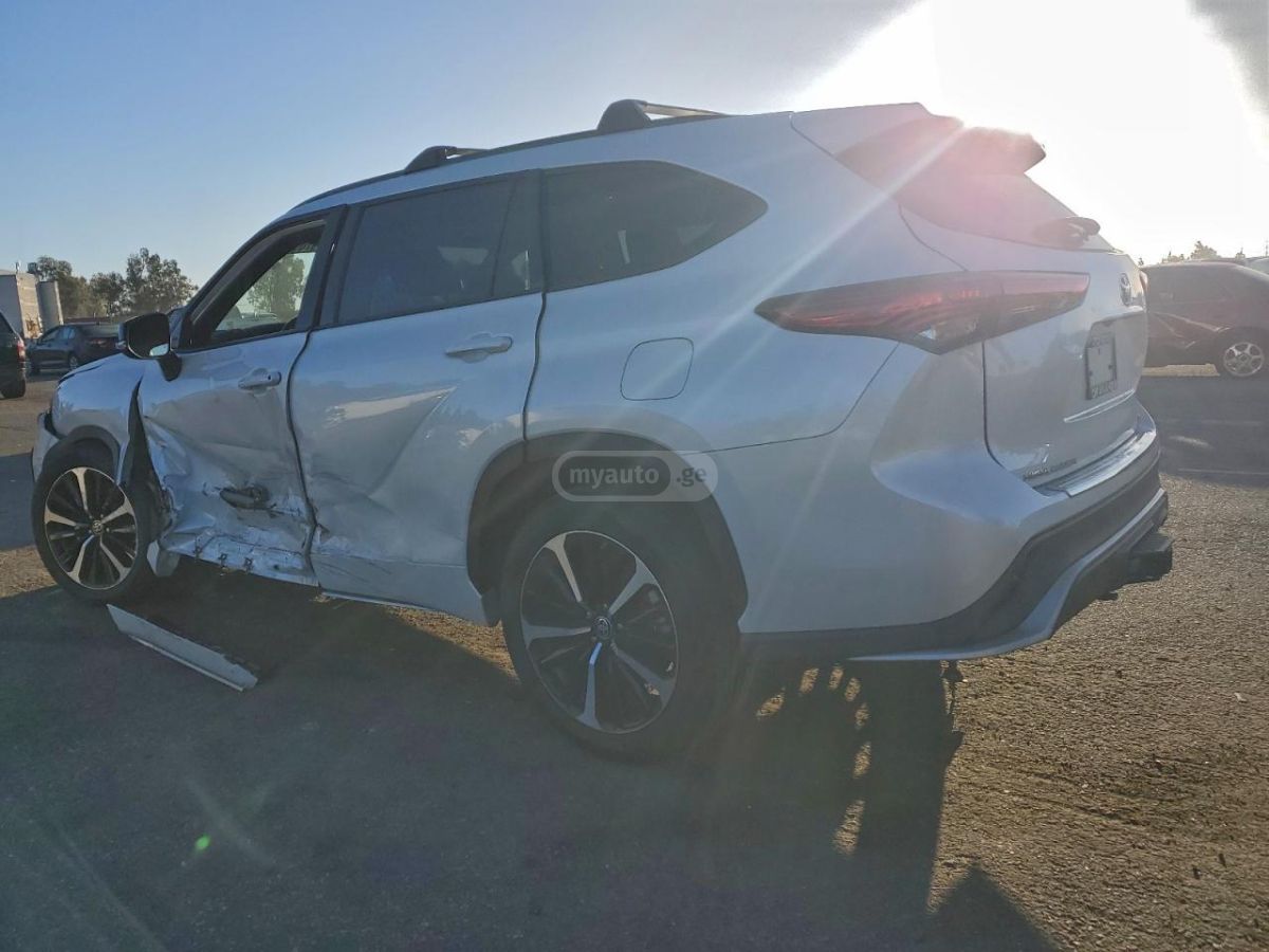 Toyota Highlander 2022 — photo 2