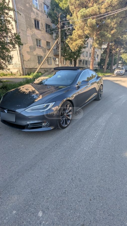 Tesla Model S 2017 — photo 2