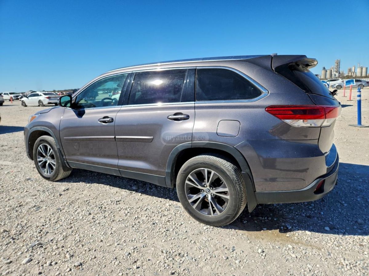 Toyota Highlander 2019 — photo 2