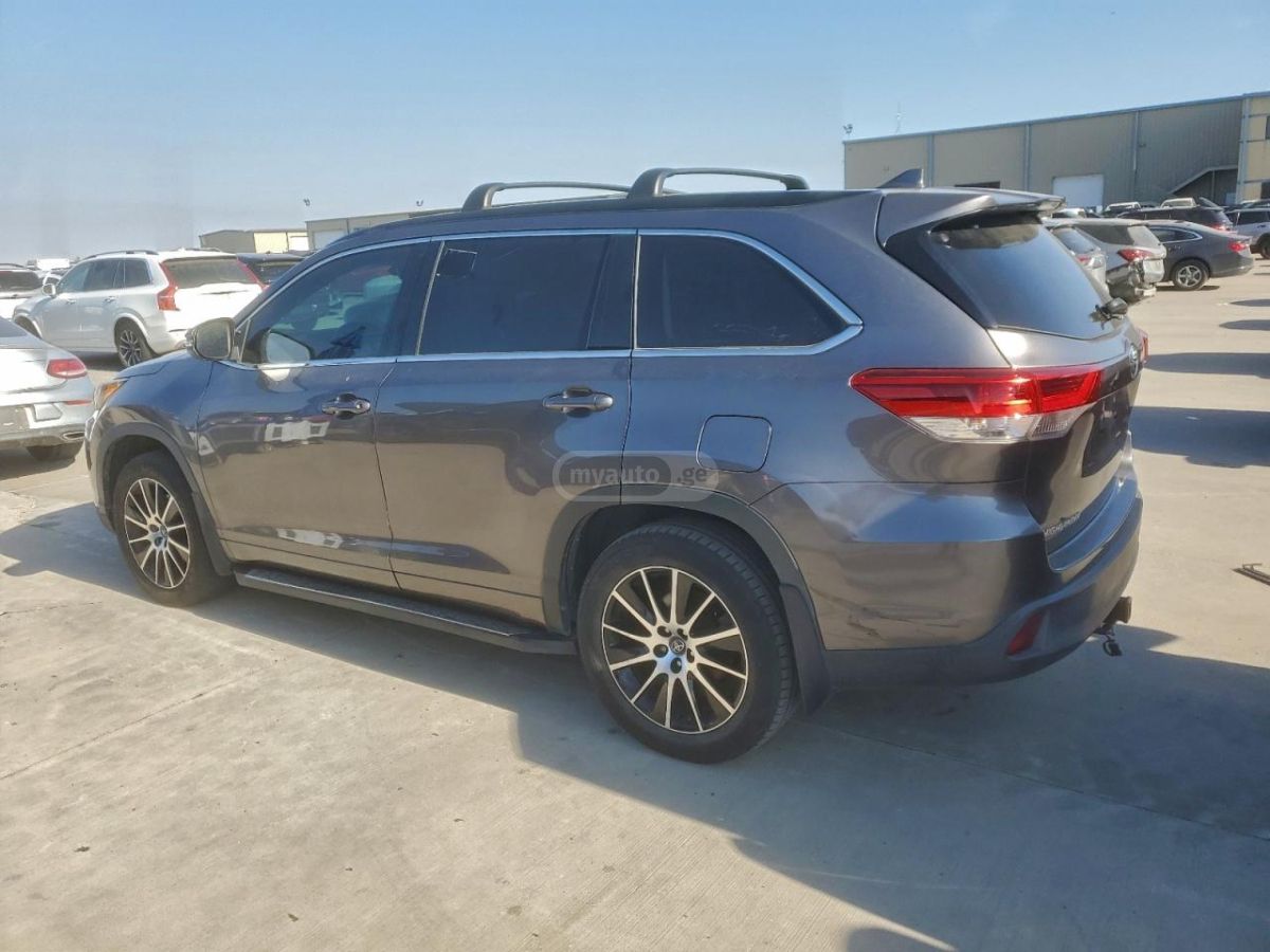 Toyota Highlander 2018 — photo 2
