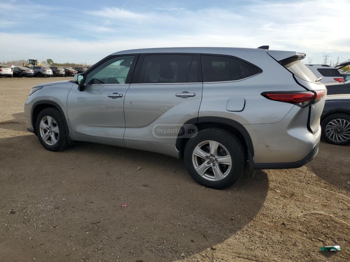 Toyota Highlander 2022 — photo 2