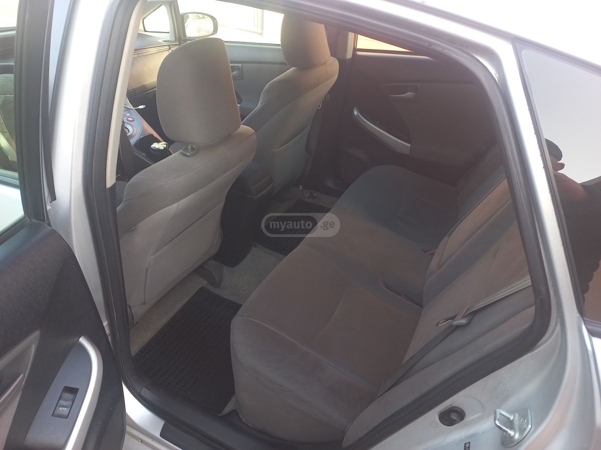 Toyota Prius 2012 — photo 2