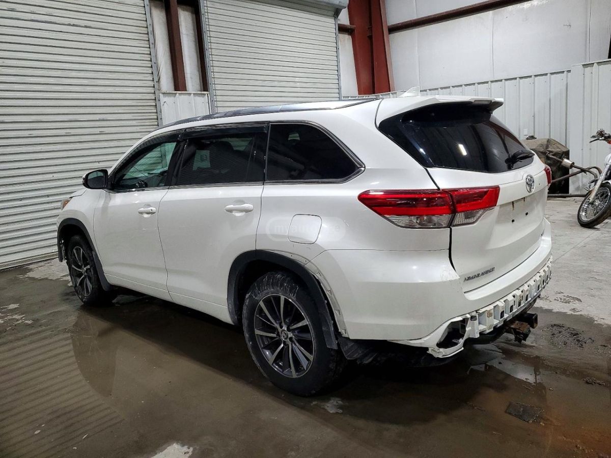 Toyota Highlander 2018 — photo 2