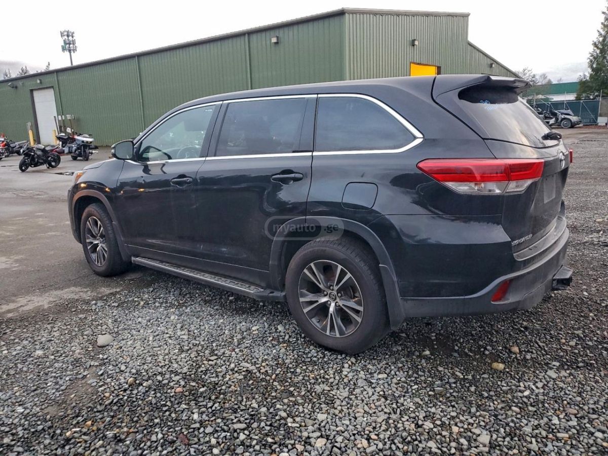 Toyota Highlander 2019 — photo 2