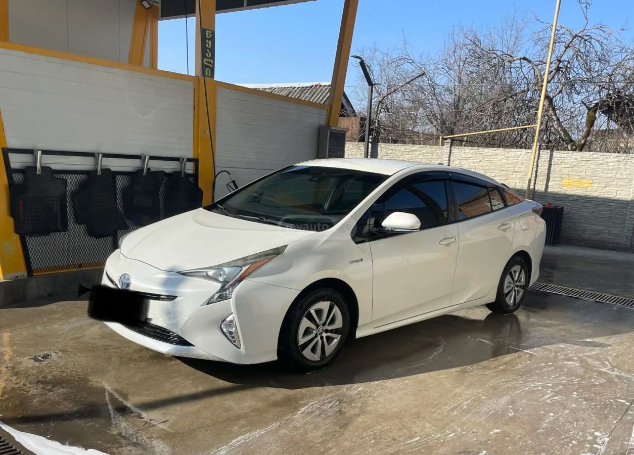 Toyota Prius 2018 — photo 2