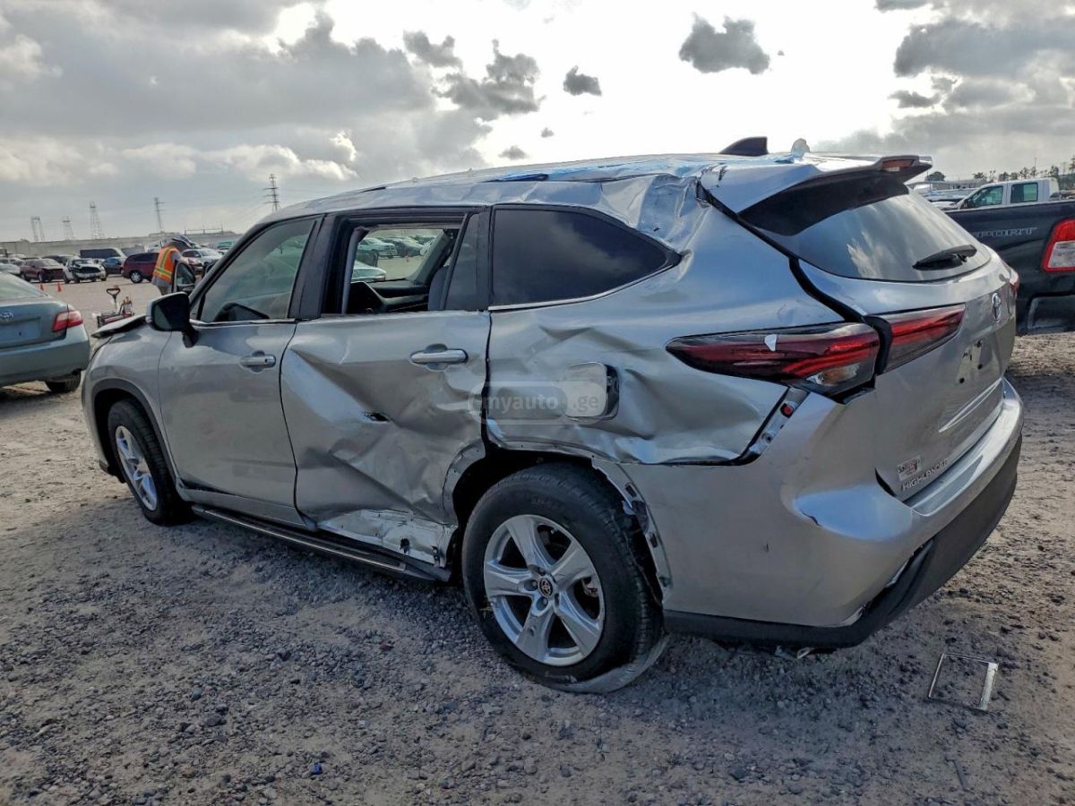 Toyota Highlander 2024 — photo 2