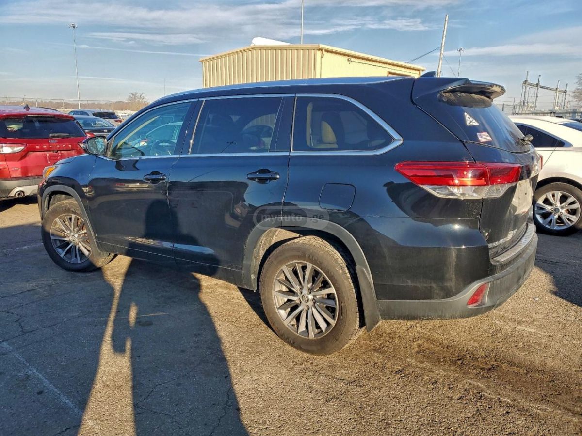 Toyota Highlander 2018 — photo 2