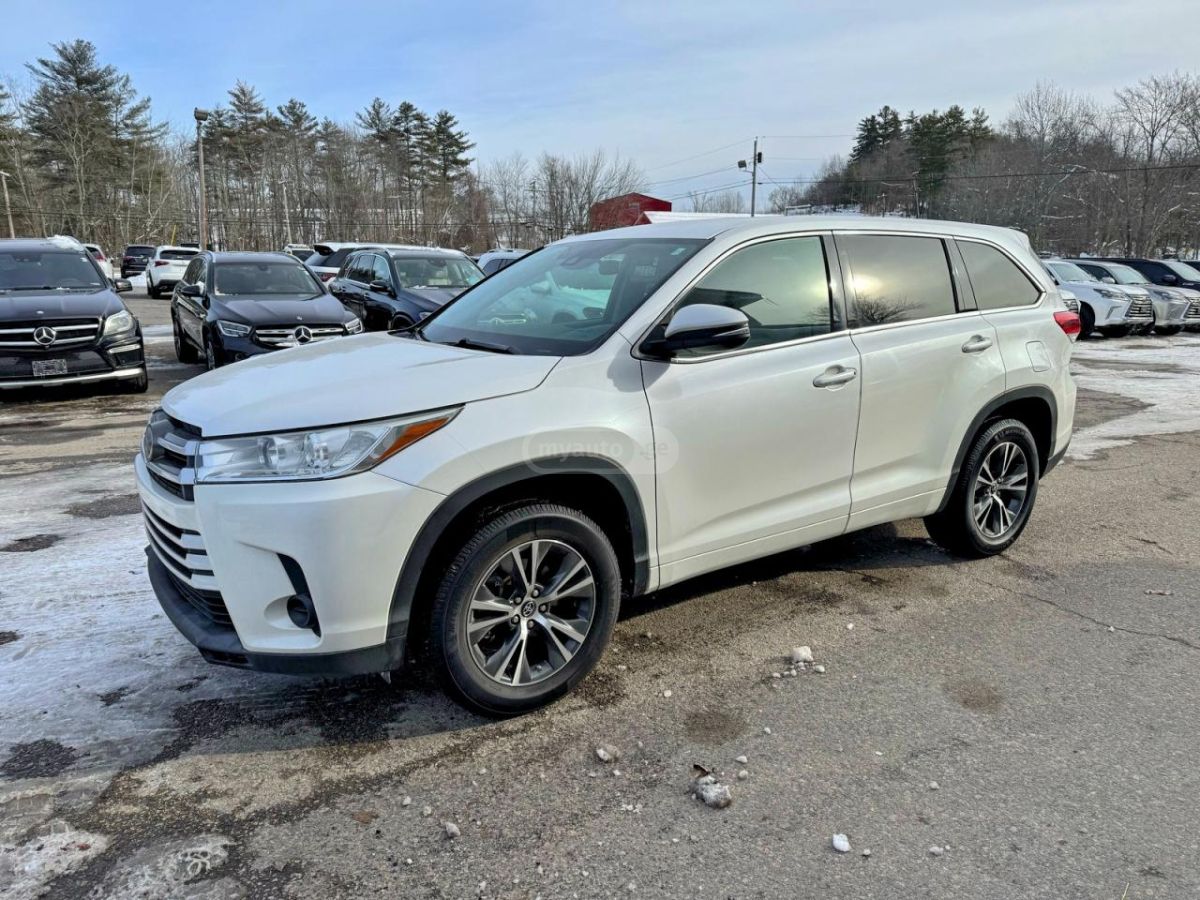 Toyota Highlander 2017 — photo 2