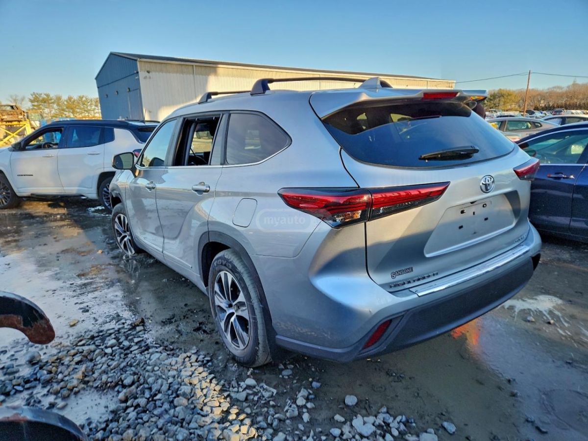 Toyota Highlander 2023 — photo 2