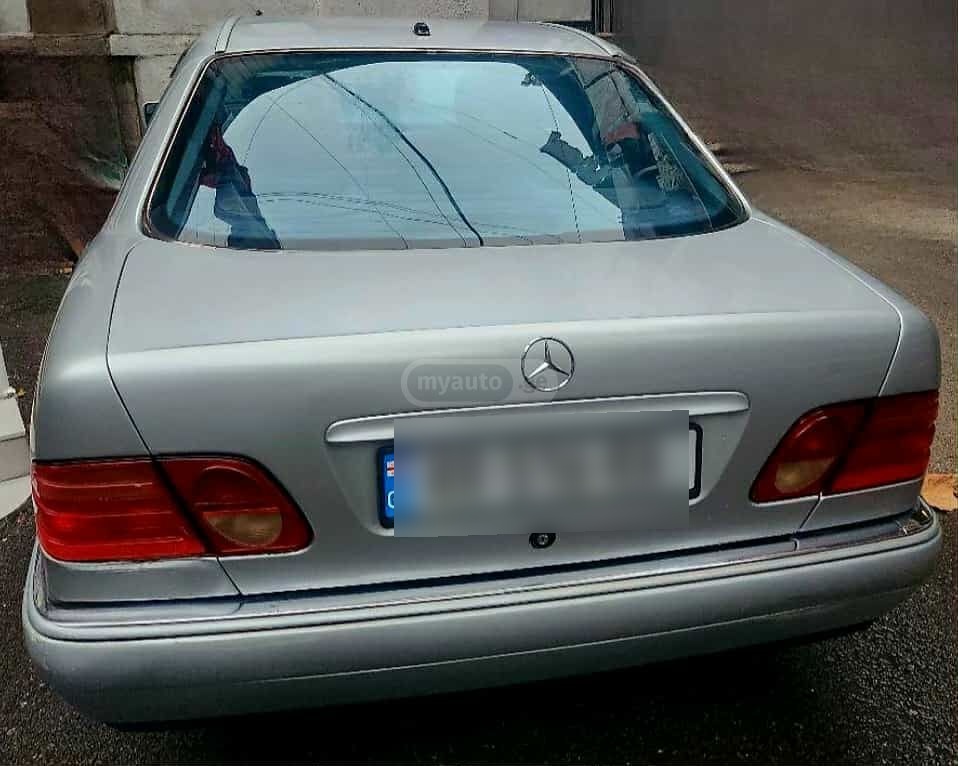 Mercedes-Benz E 240