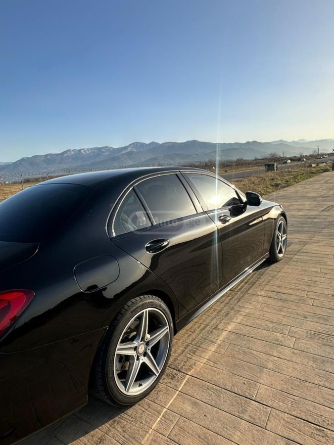 Mercedes-Benz C 300 2016 — photo 2