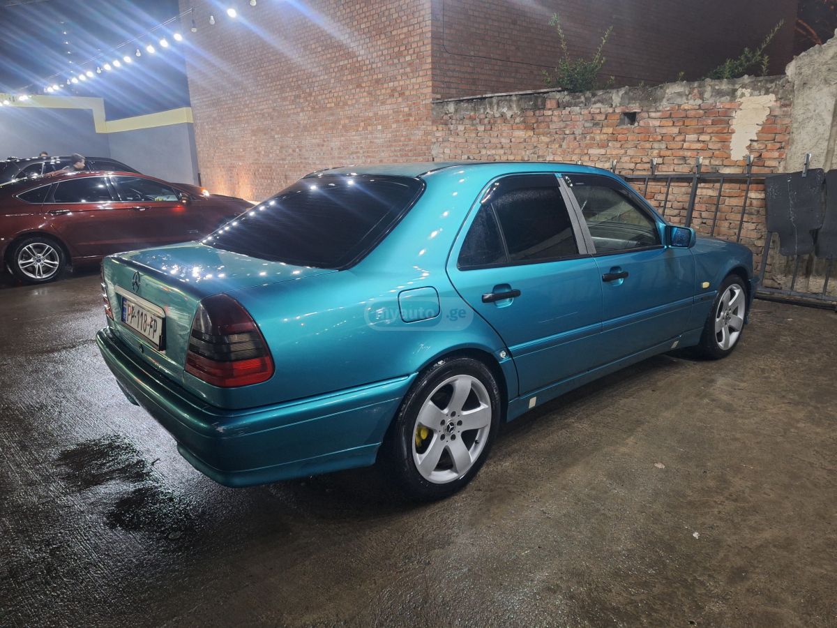 Mercedes-Benz C 180