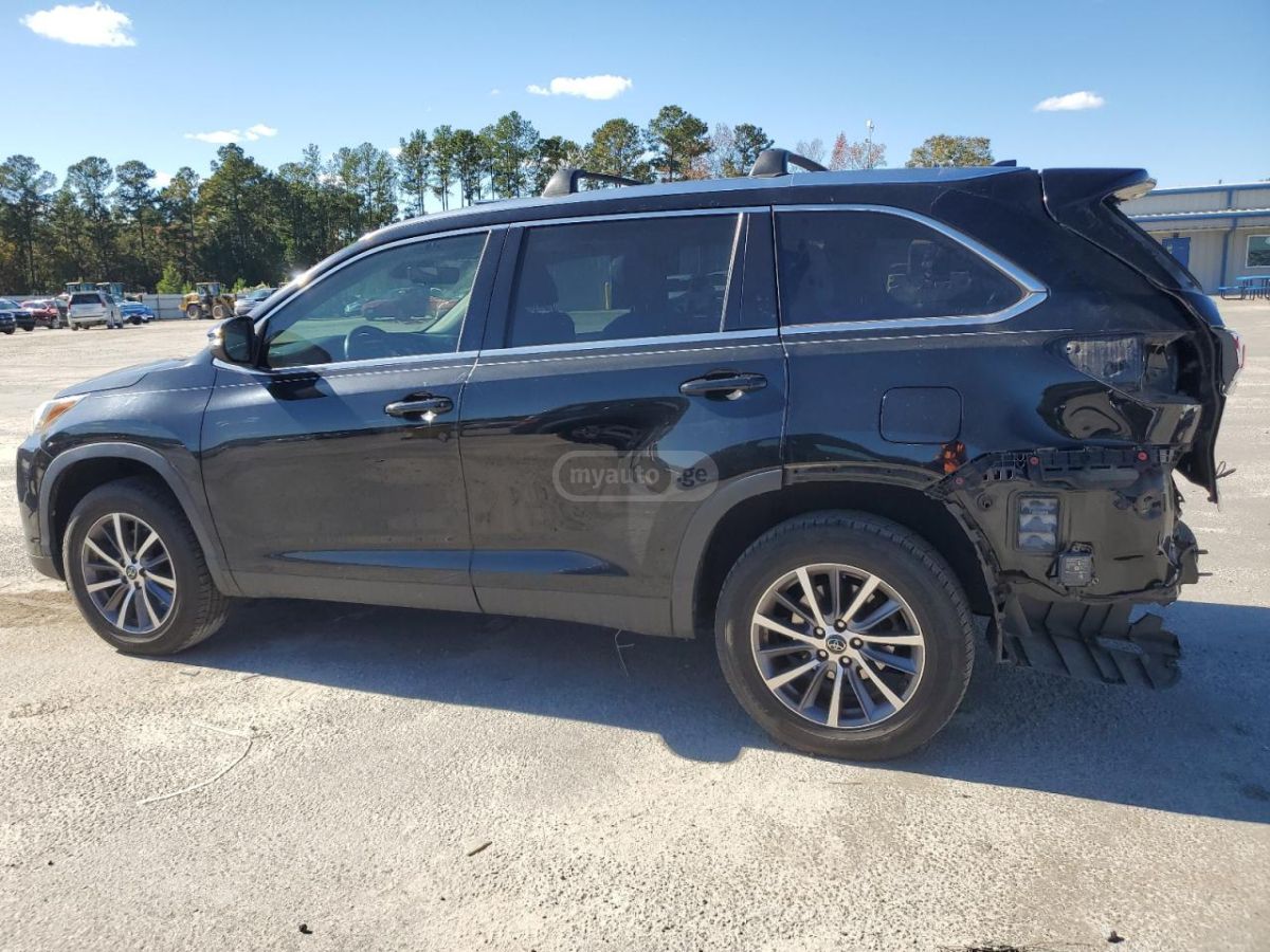 Toyota Highlander 2019 — photo 2