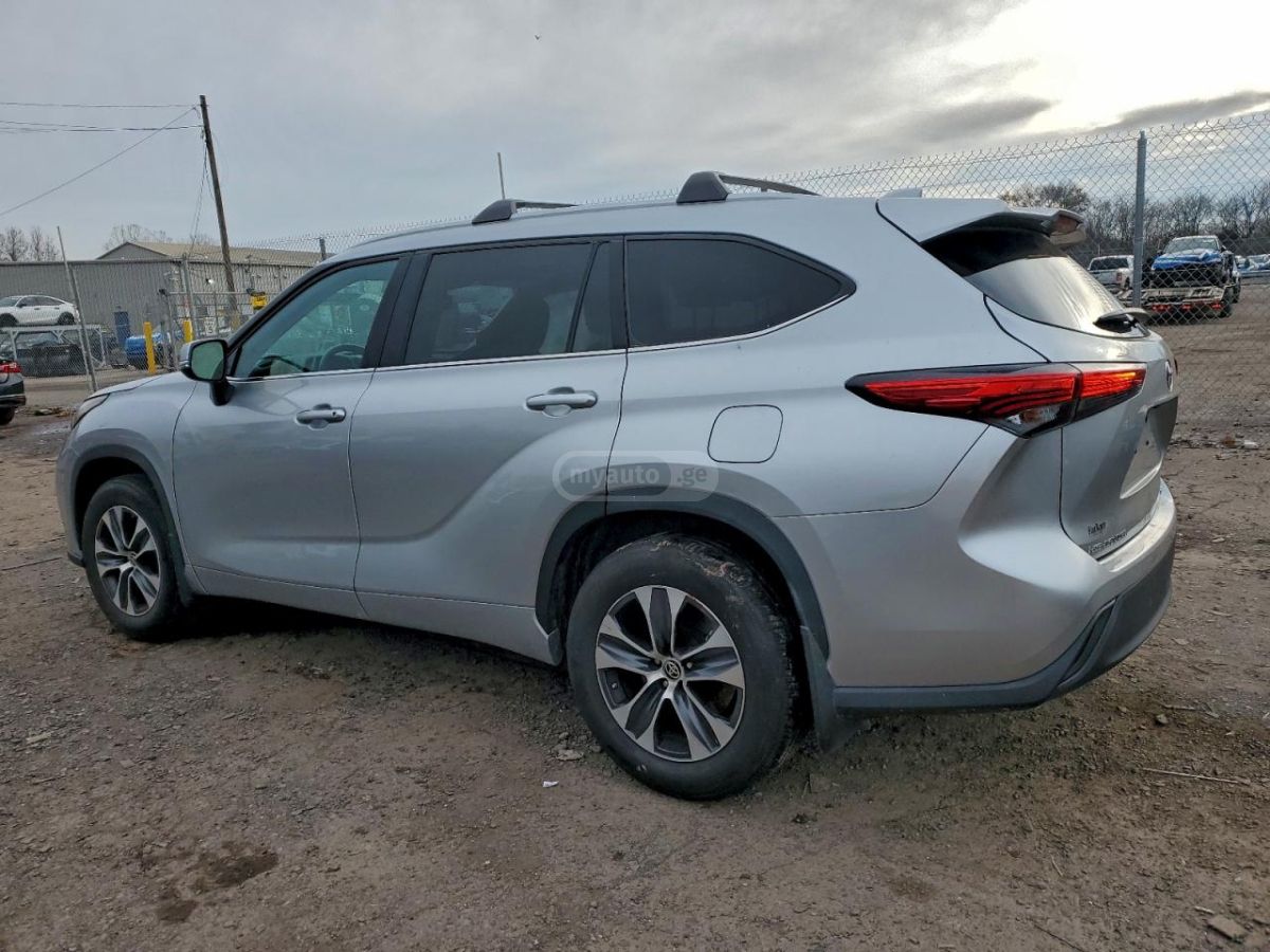 Toyota Highlander 2022 — photo 2