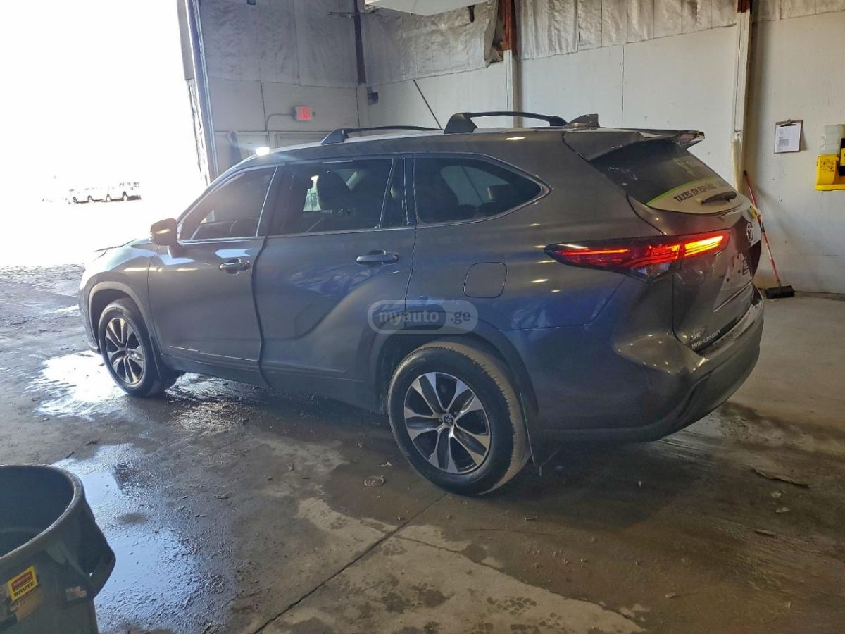 Toyota Highlander 2022 — photo 2