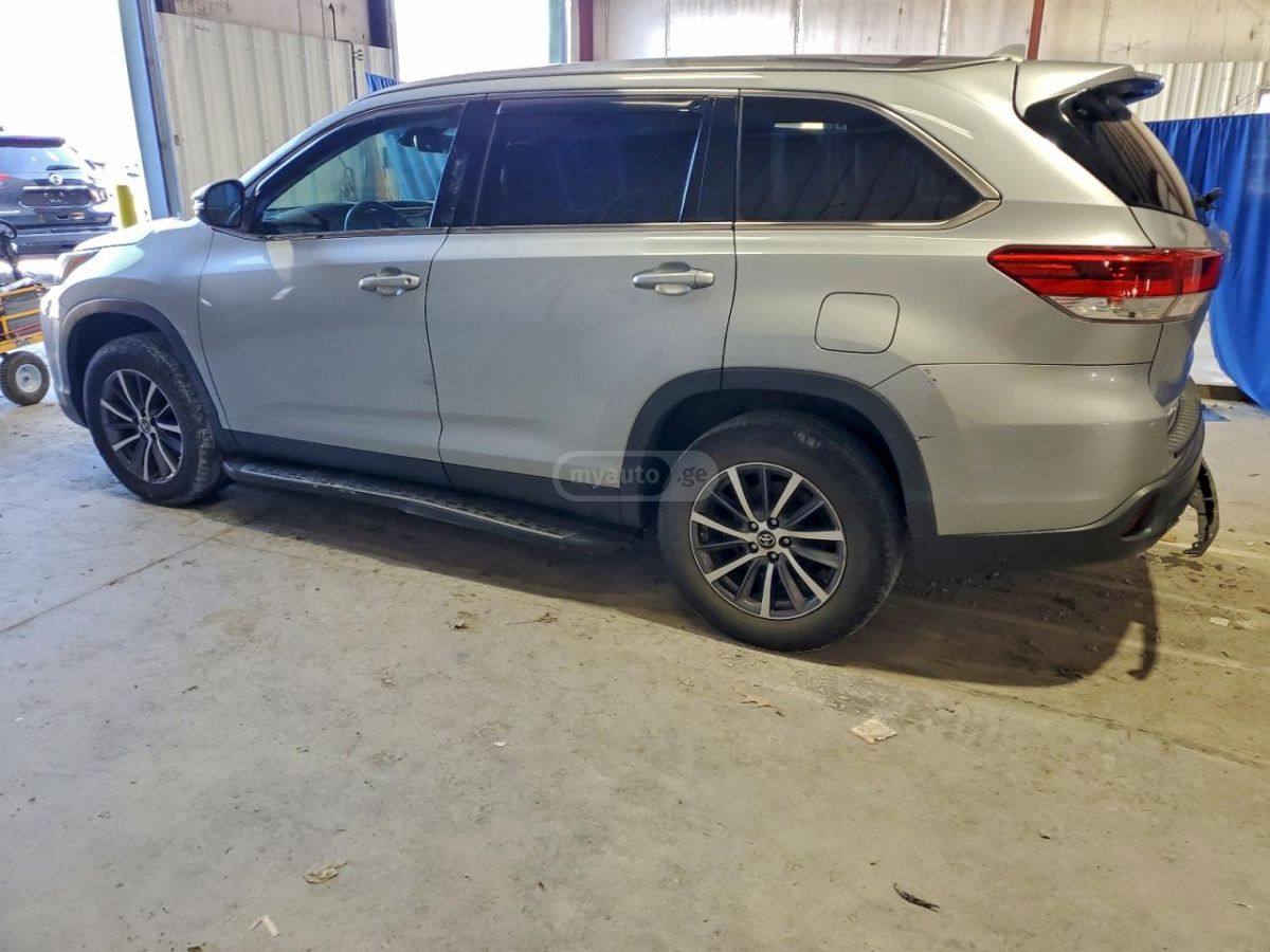 Toyota Highlander 2019 — photo 2