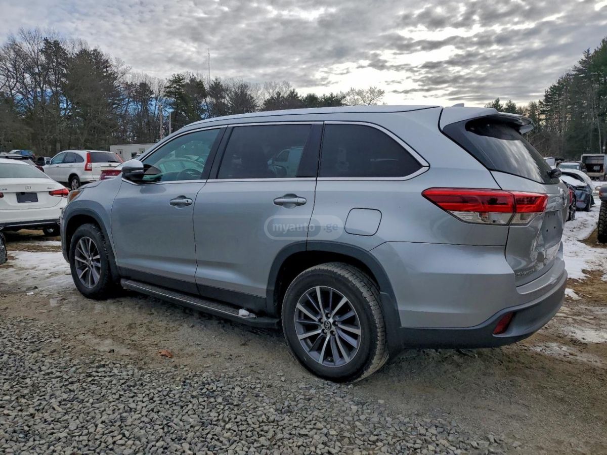 Toyota Highlander 2019 — photo 2