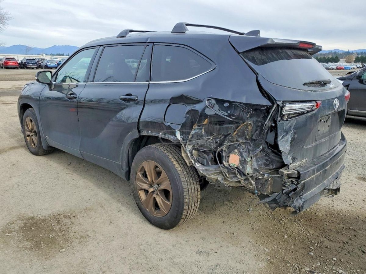 Toyota Highlander 2022 — photo 2