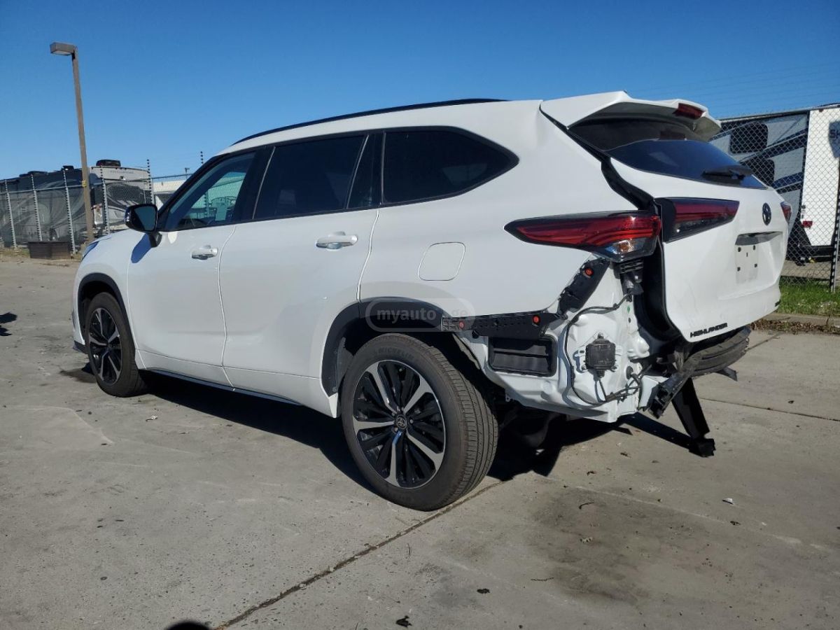 Toyota Highlander 2022 — photo 2