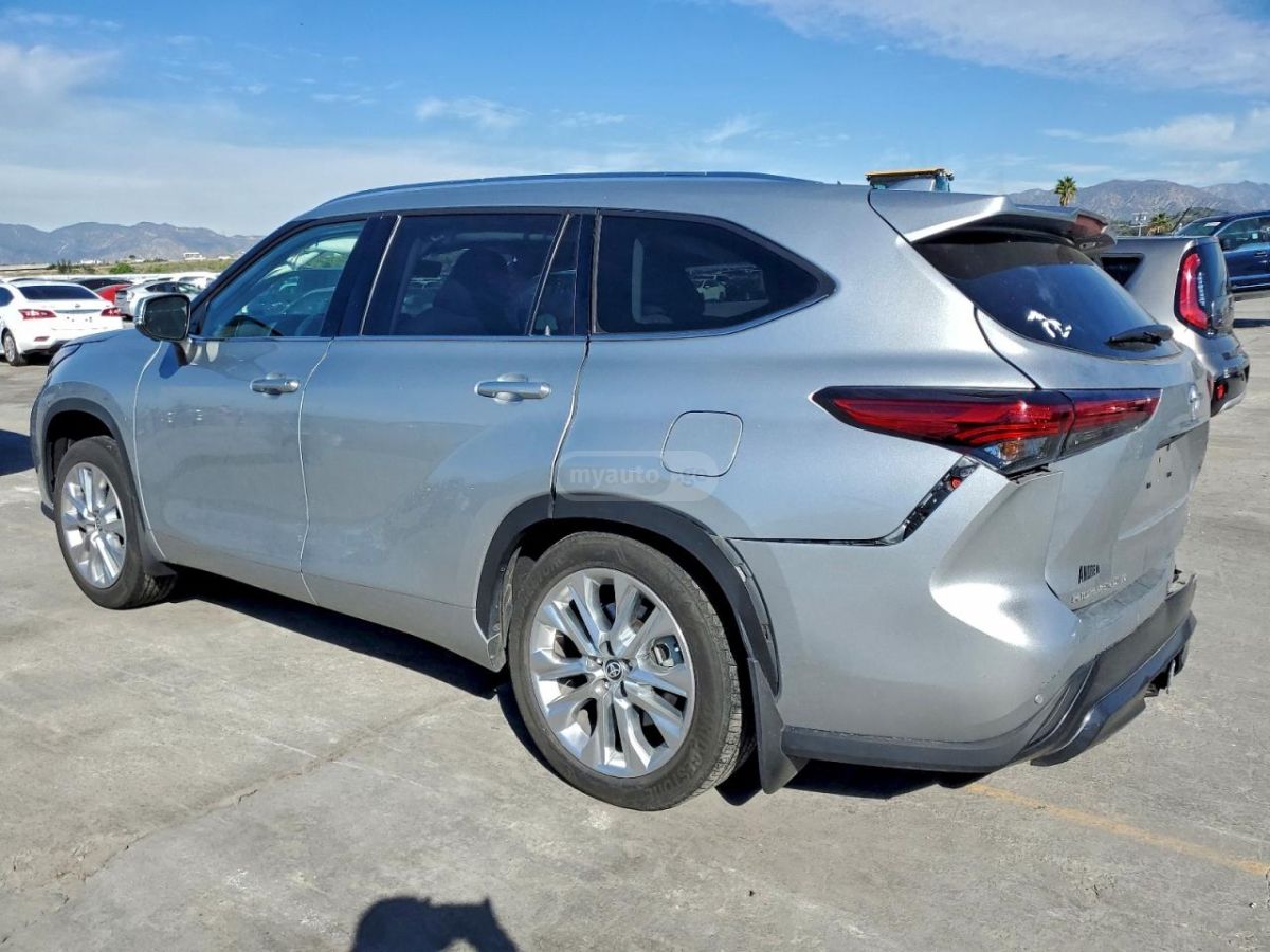 Toyota Highlander 2023 — photo 2