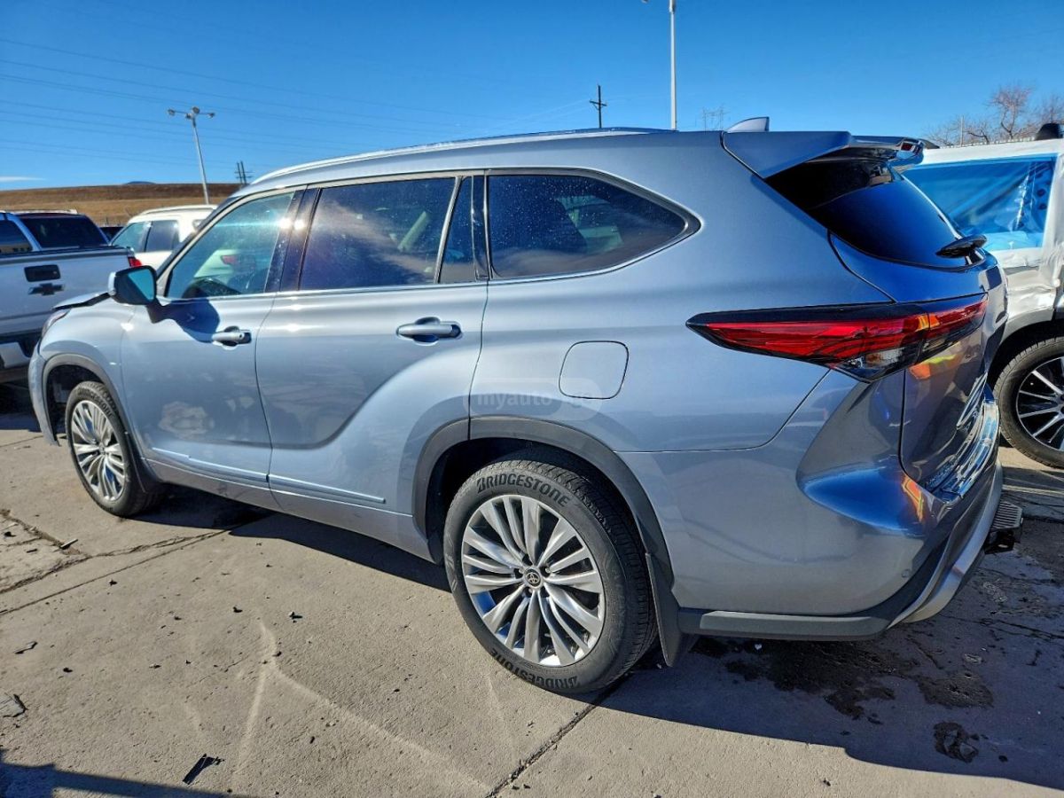 Toyota Highlander 2022 — photo 2