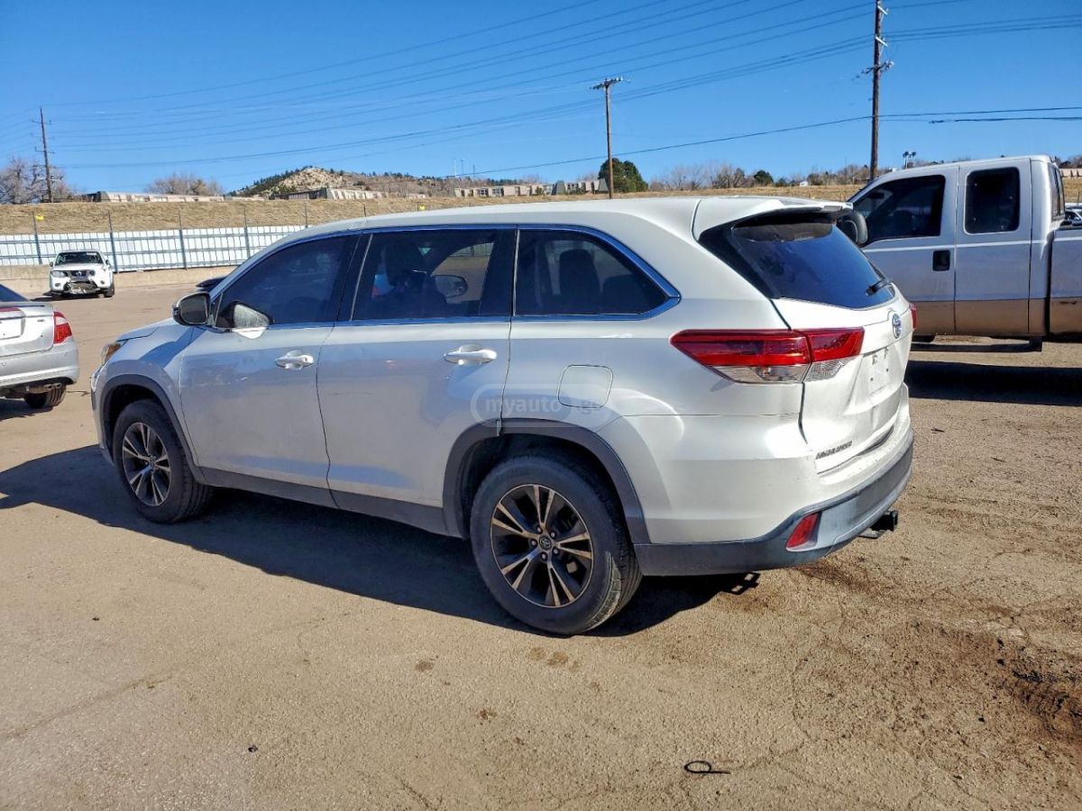 Toyota Highlander 2019 — photo 2