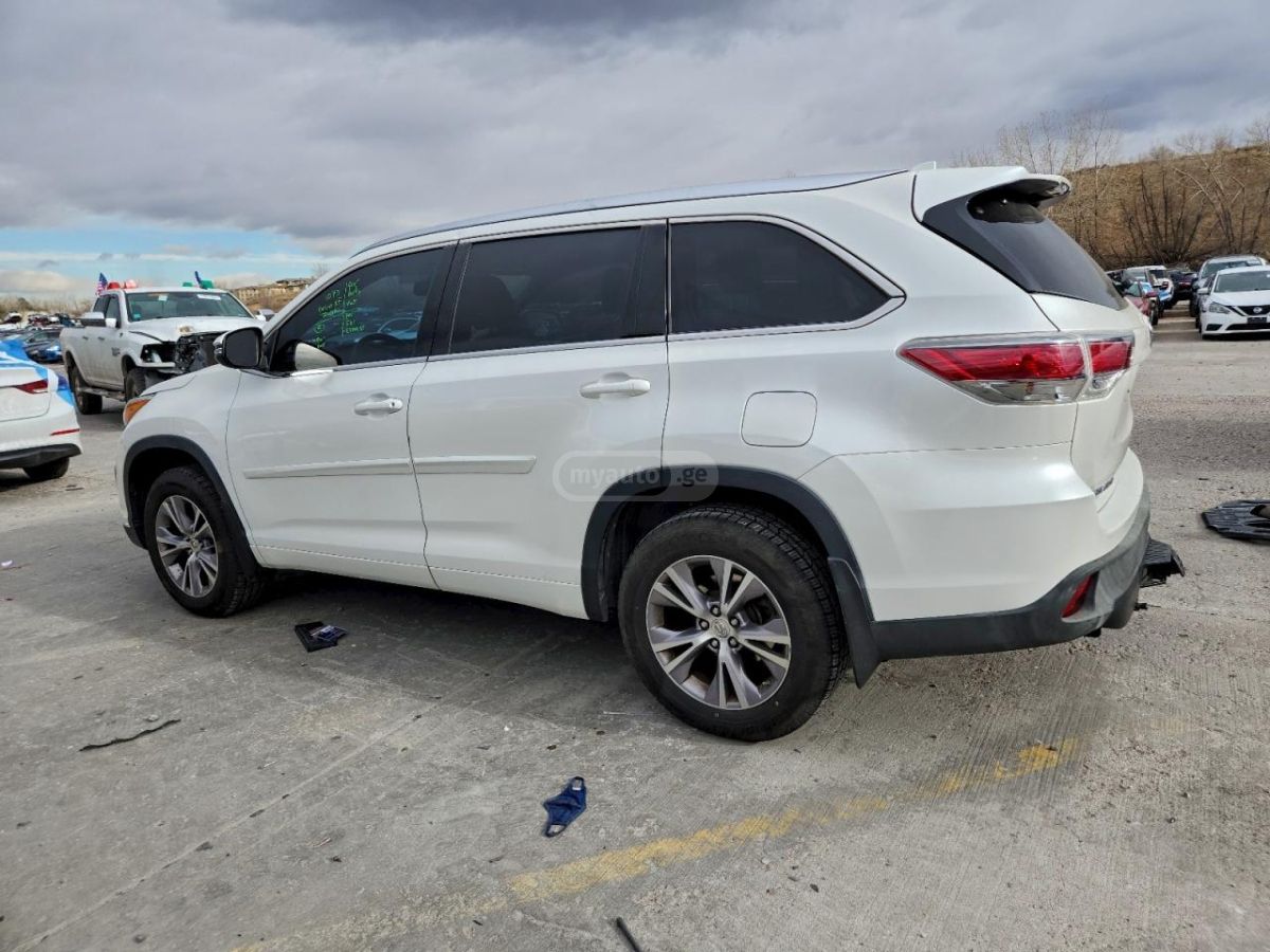 Toyota Highlander 2015 — photo 2
