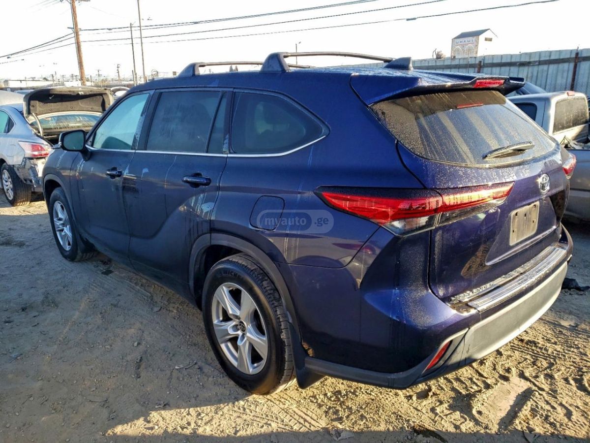 Toyota Highlander 2022 — photo 2