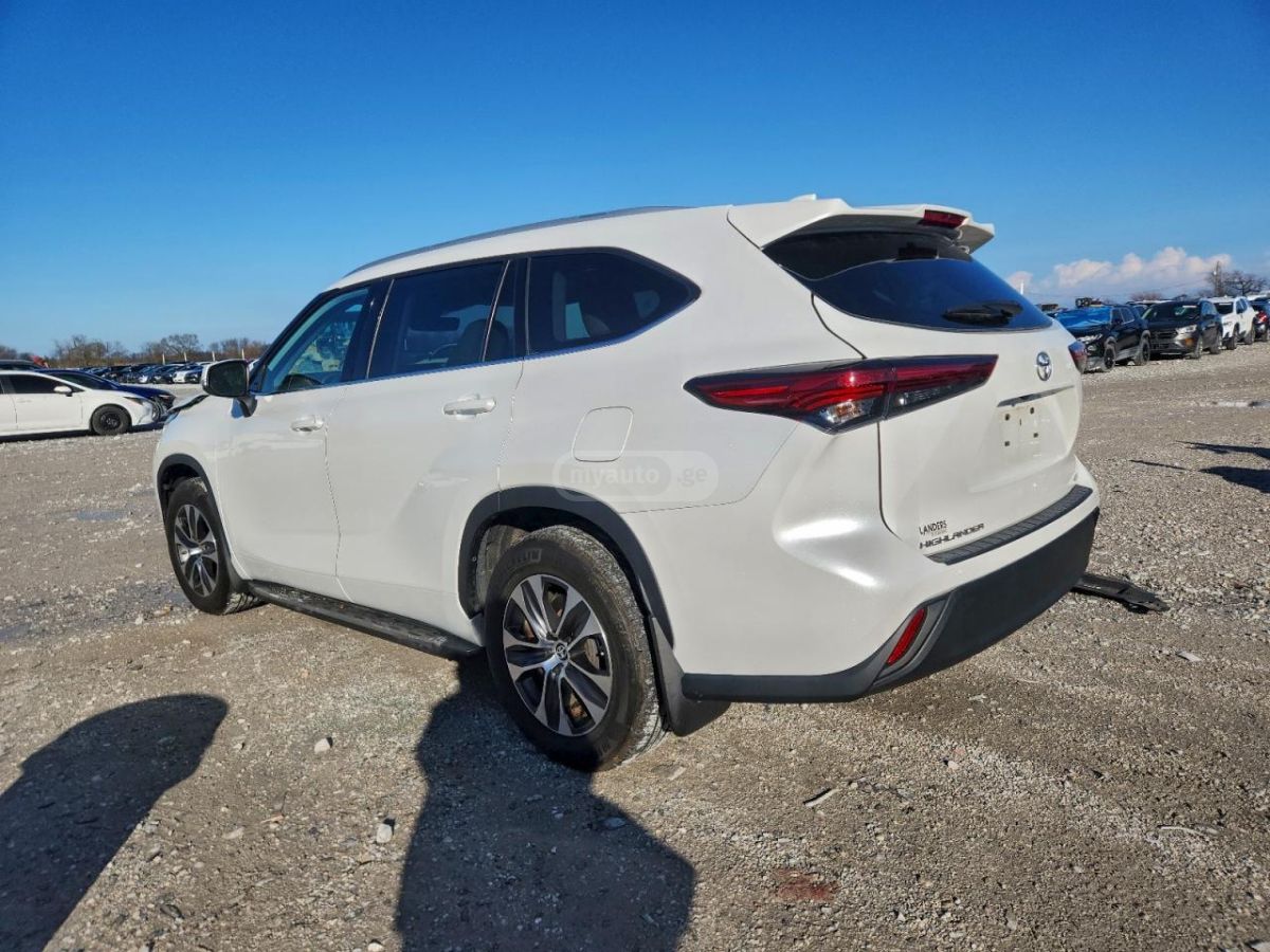Toyota Highlander 2022 — photo 2
