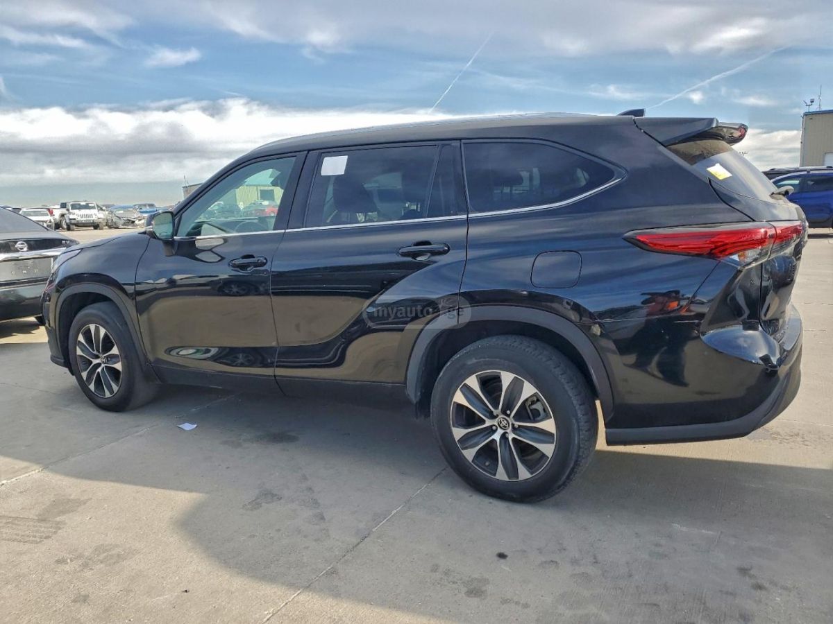 Toyota Highlander 2021 — photo 2