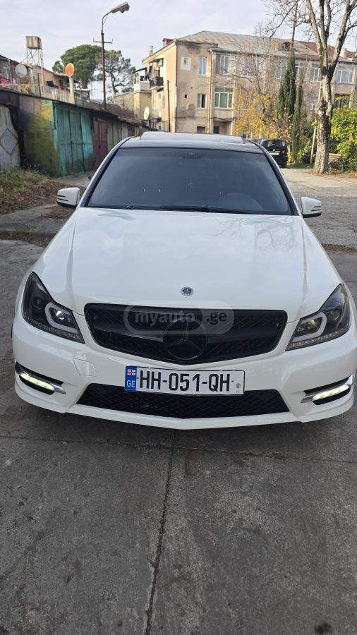 Mercedes-Benz C 300 2012 — photo 2