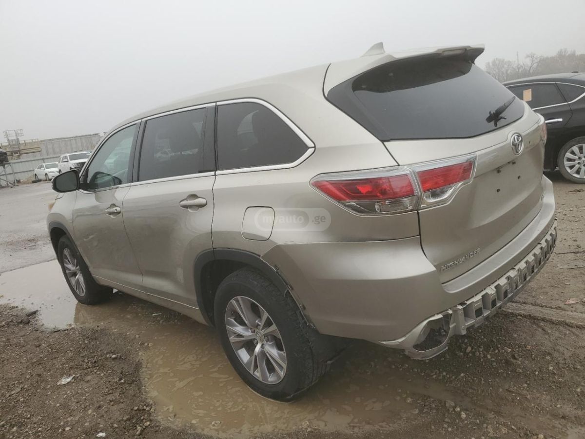Toyota Highlander 2015 — photo 2