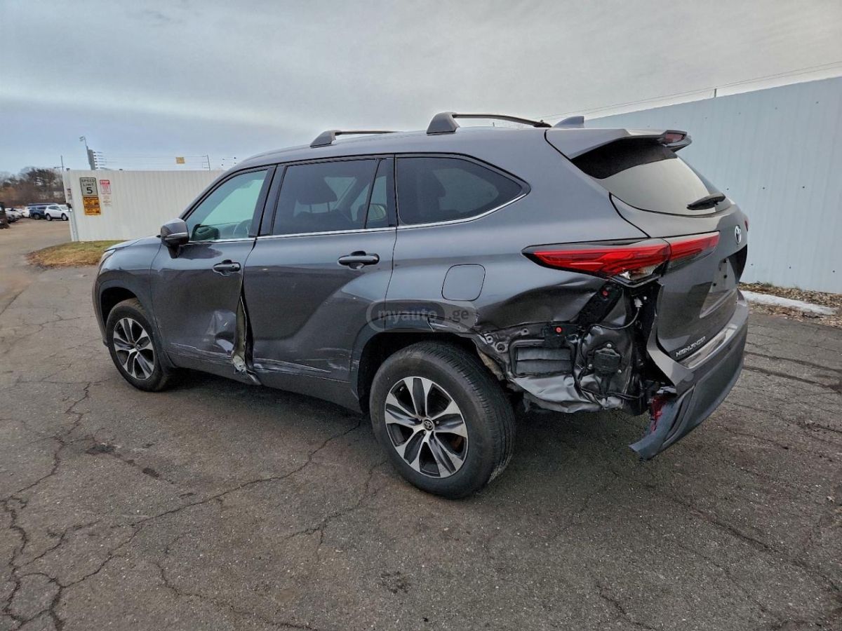 Toyota Highlander 2022 — photo 2
