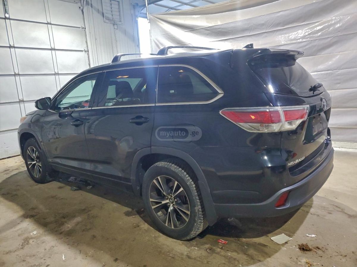 Toyota Highlander 2016 — photo 2