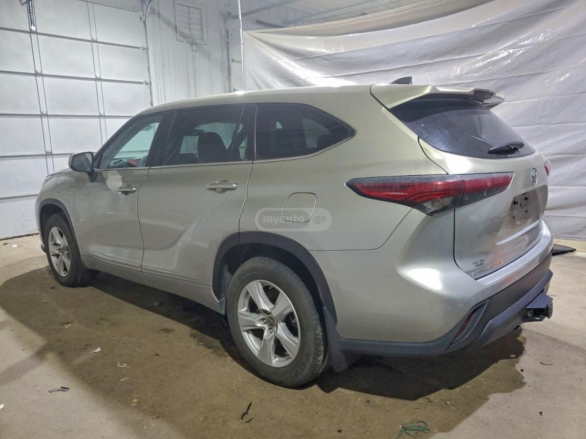Toyota Highlander 2022 — photo 2