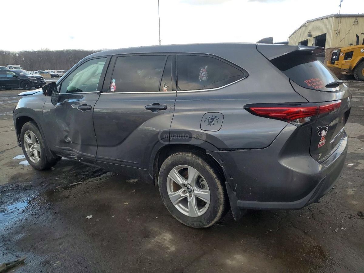 Toyota Highlander 2022 — photo 2
