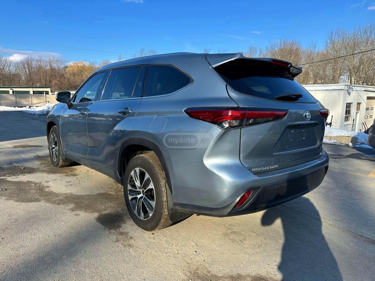 Toyota Highlander 2021 — photo 2