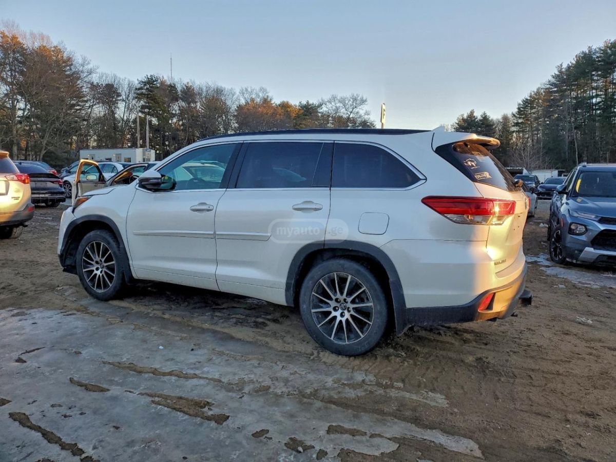 Toyota Highlander 2017 — photo 2