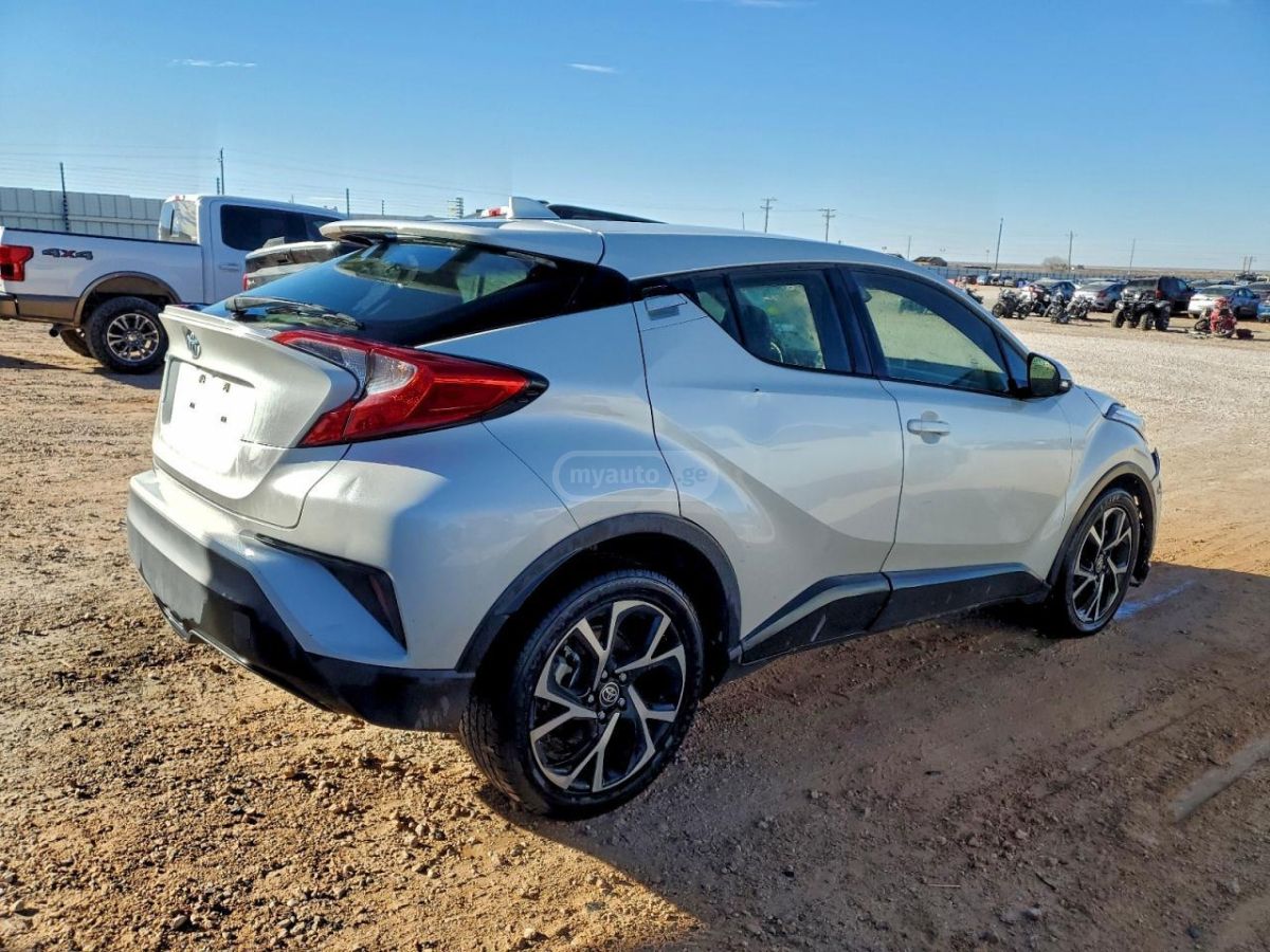 Toyota C-HR 2021 — photo 2