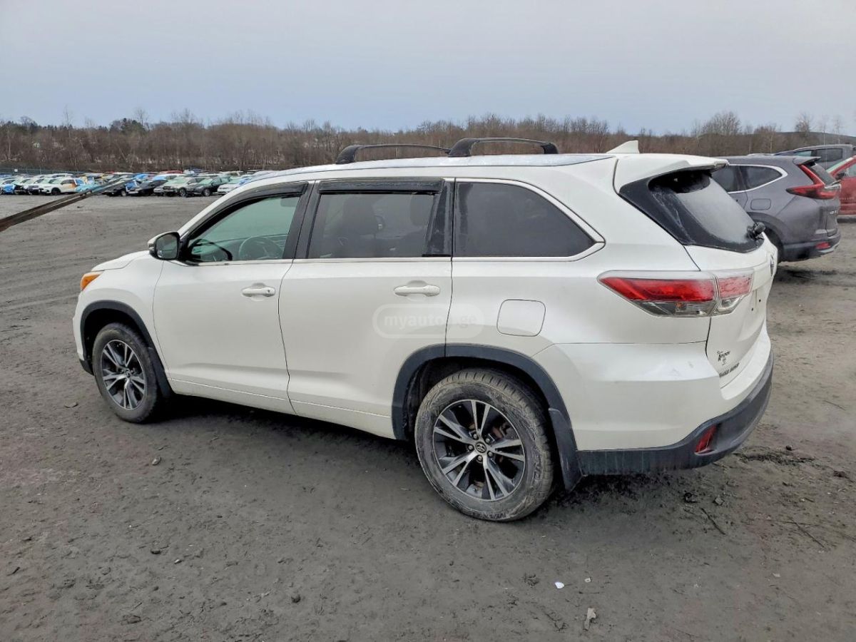 Toyota Highlander 2016 — photo 2