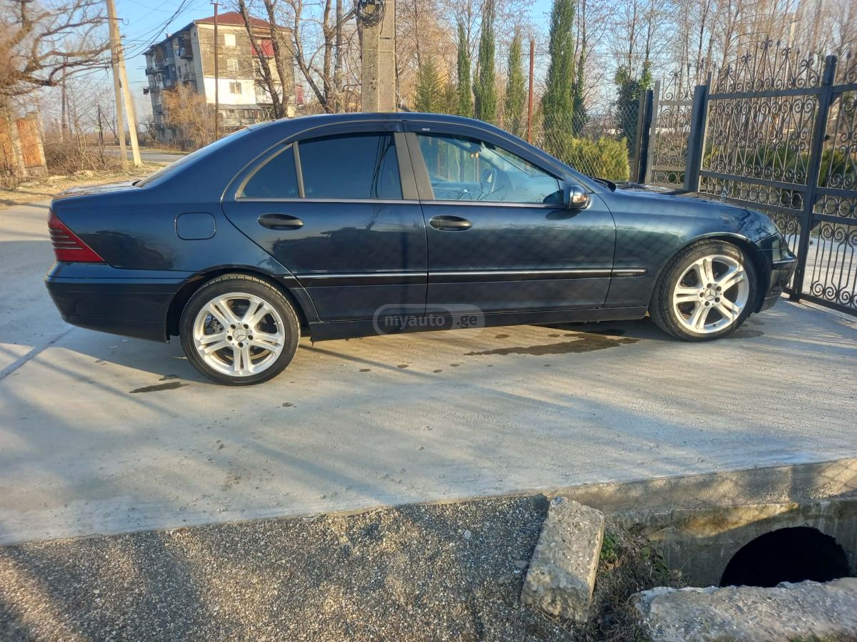 Mercedes-Benz C 200 2003 — photo 2