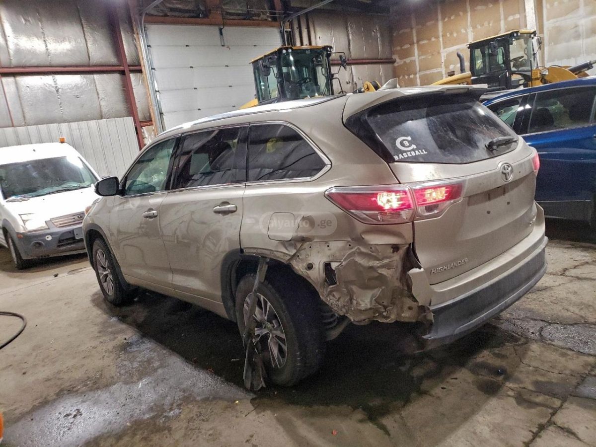 Toyota Highlander 2015 — photo 2