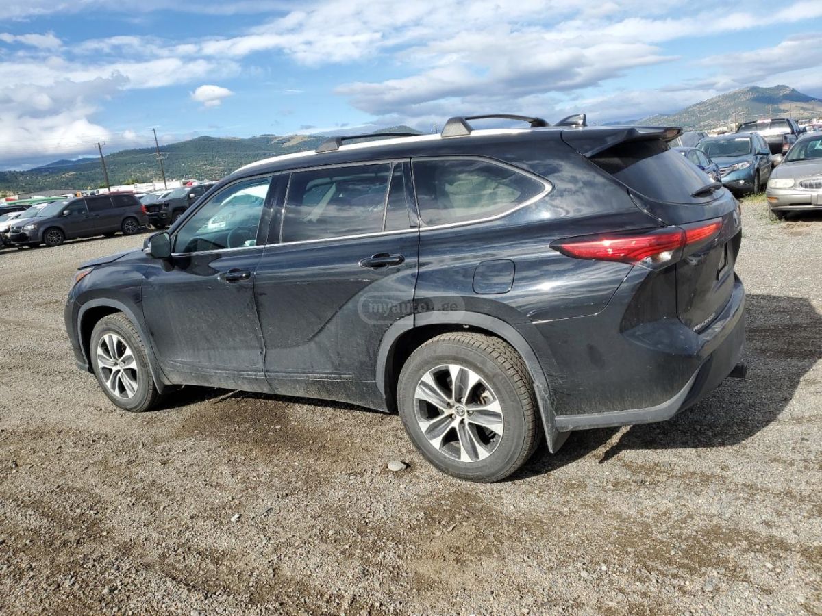 Toyota Highlander 2022 — photo 2
