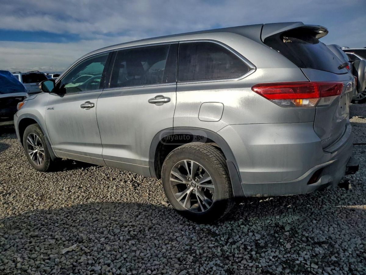Toyota Highlander 2018 — photo 2