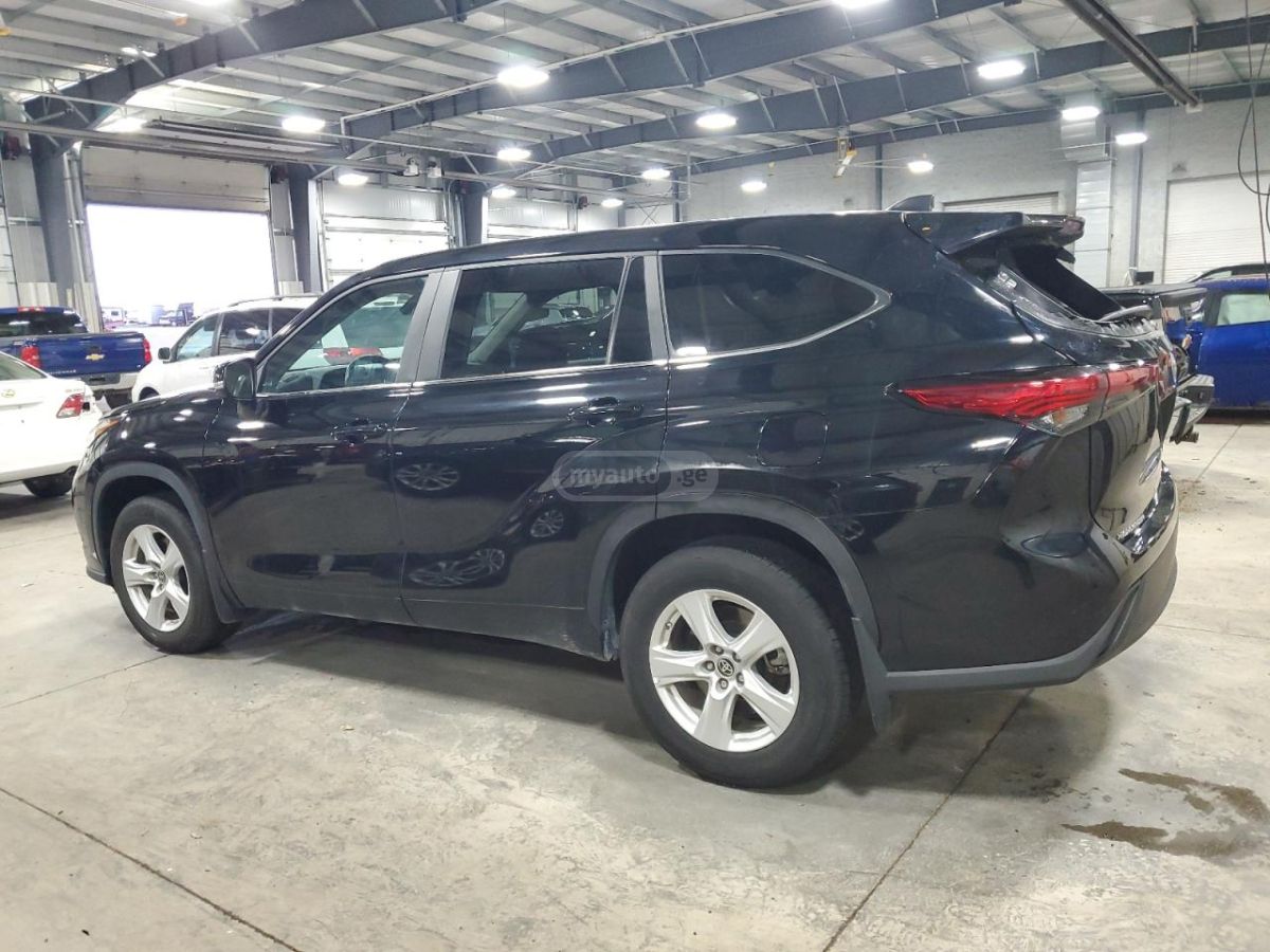Toyota Highlander 2023 — photo 2